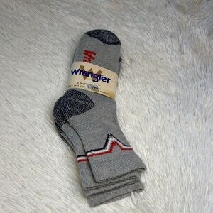 NWT WRANGLER Gray Crew Socks for Men 2 pairs Sz 9-13 NWT